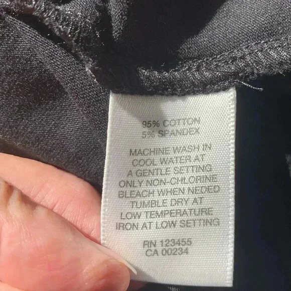 Lord & Taylor 95% cotton/5%, spandex, 3/4 sleeve, fitted black, long T-shirt - Picture 6 of 6